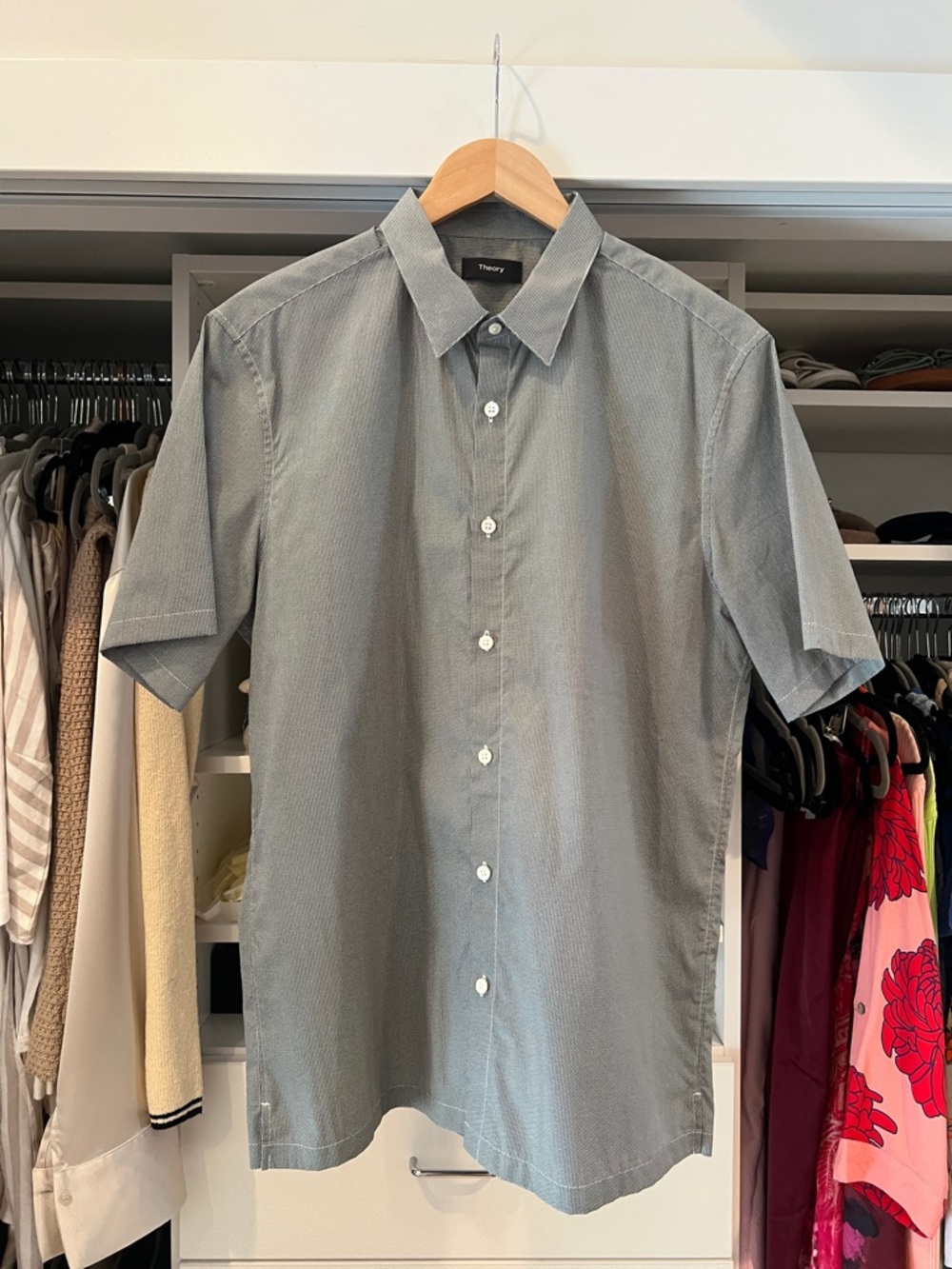 Theory Short-Sleeve Button-Down Shirt in Light Gray